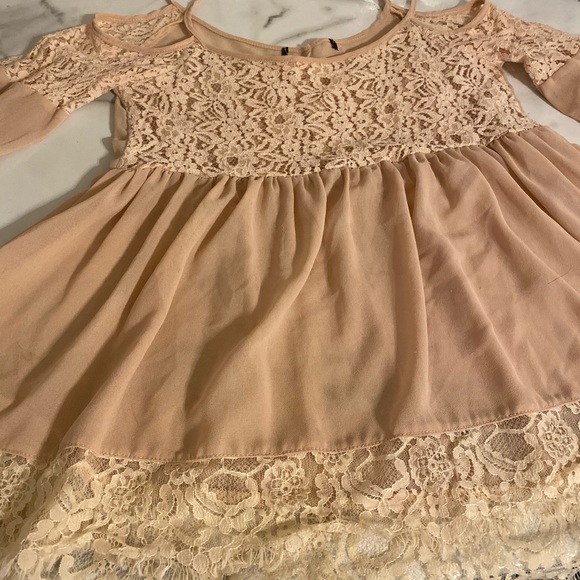 Adorable champagne coloured top - Picture 3 of 3